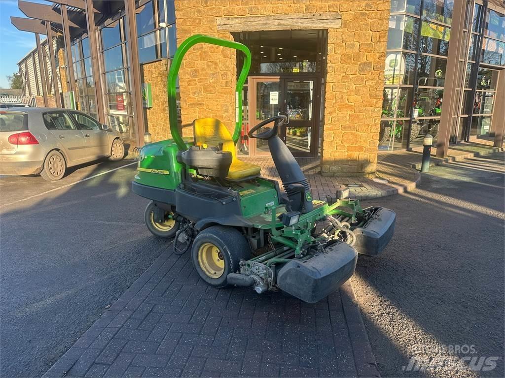 John Deere 2500EH Arkasından yürünen çim biçme makineleri