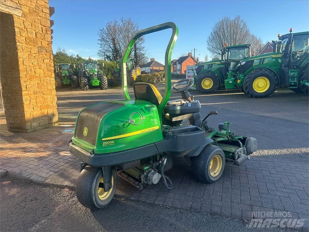 John Deere 2500EH Arkasından yürünen çim biçme makineleri