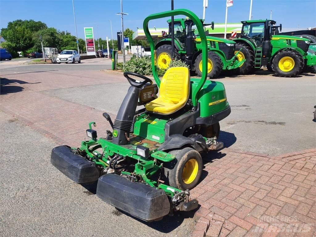 John Deere 2500EH Arkasından yürünen çim biçme makineleri