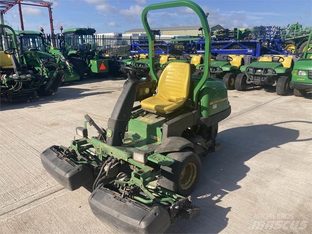 John Deere 2500EH Arkasından yürünen çim biçme makineleri