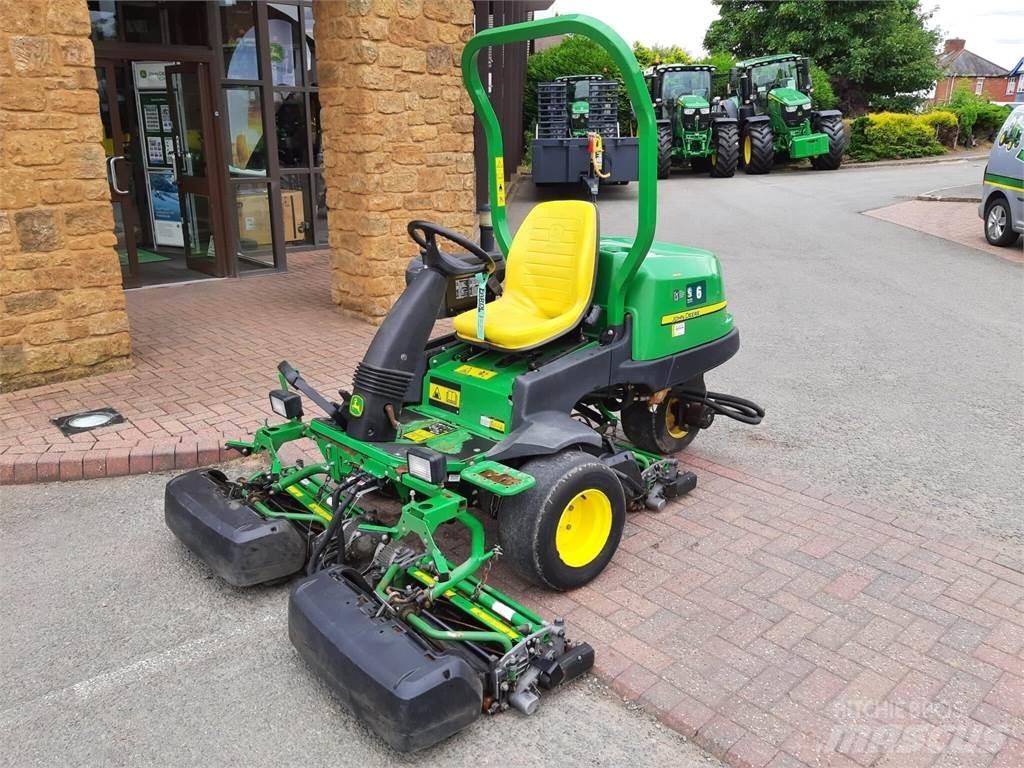 John Deere 2500EH Arkasından yürünen çim biçme makineleri