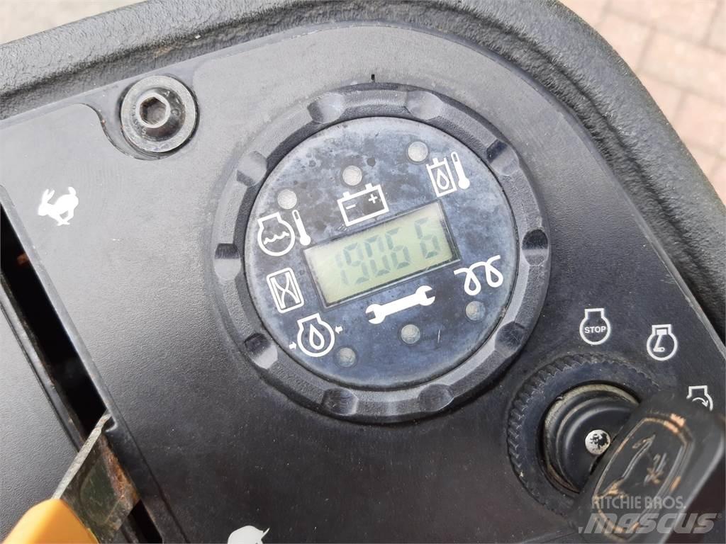 John Deere 2500EH Arkasından yürünen çim biçme makineleri