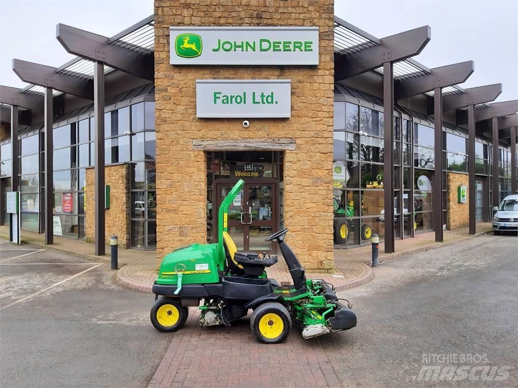 John Deere 2500EH Arkasından yürünen çim biçme makineleri