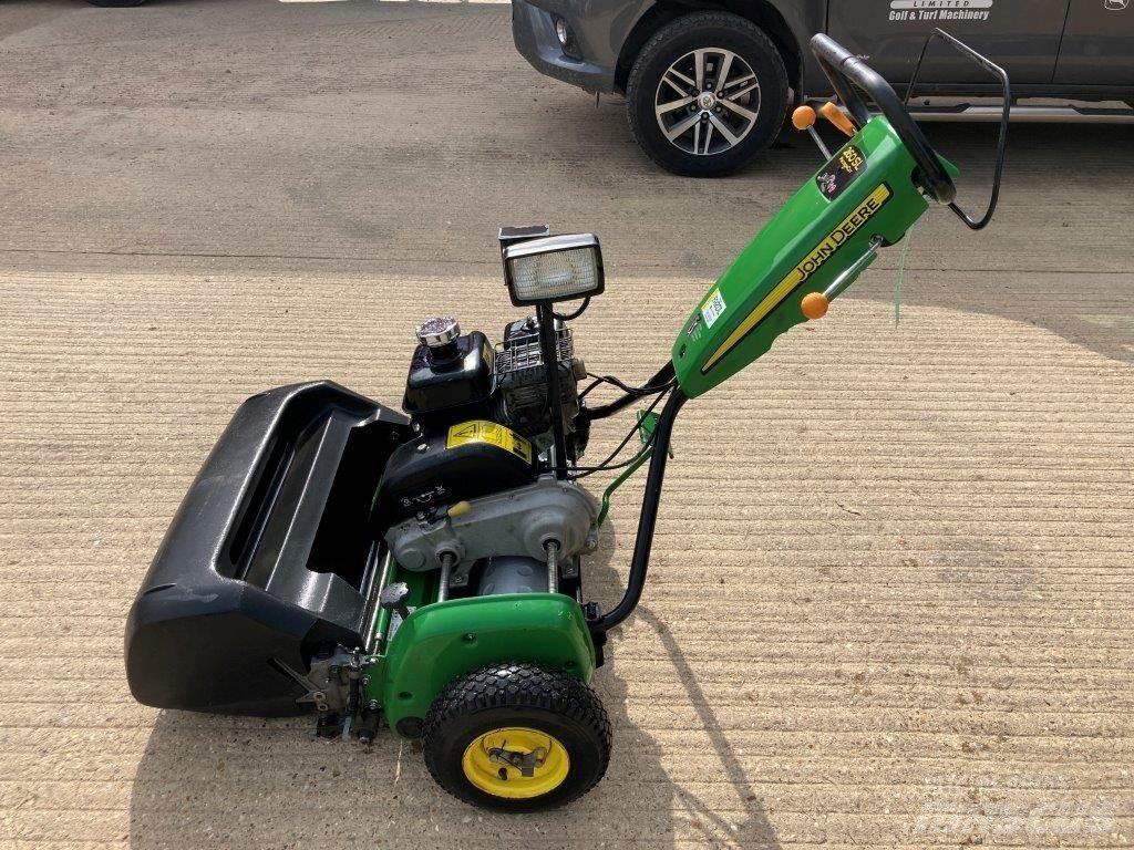 John Deere 260SL Arkasından yürünen çim biçme makineleri