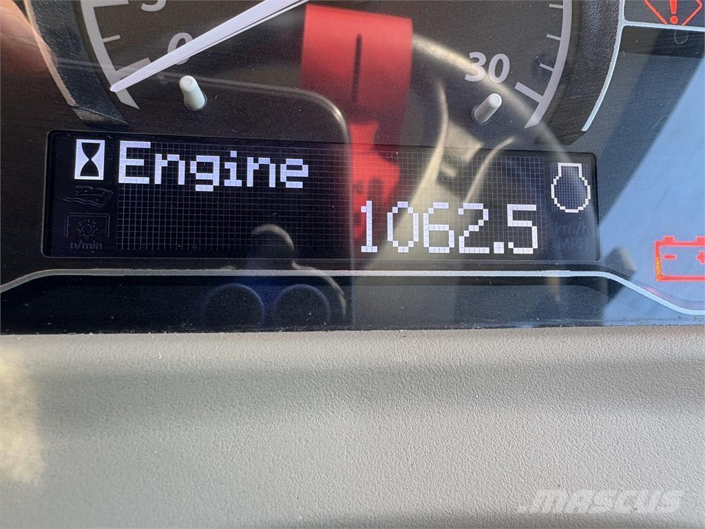 John Deere 4066R Traktörler