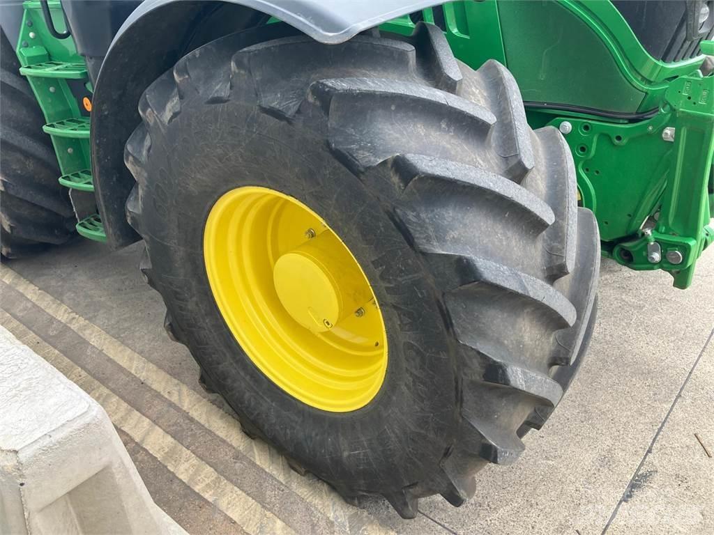 John Deere 6215R Traktörler