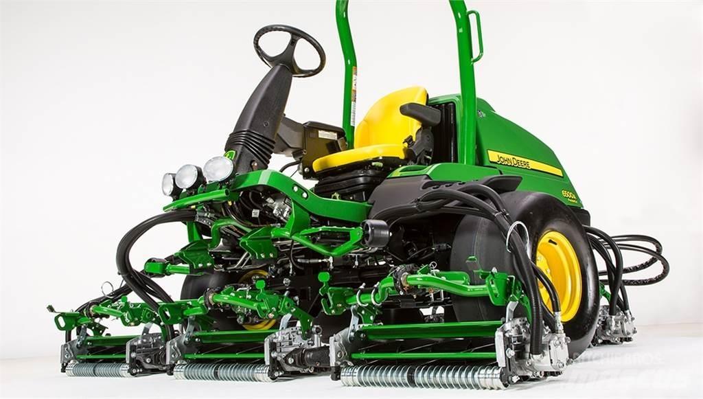 John Deere 6500AE Arkasından yürünen çim biçme makineleri