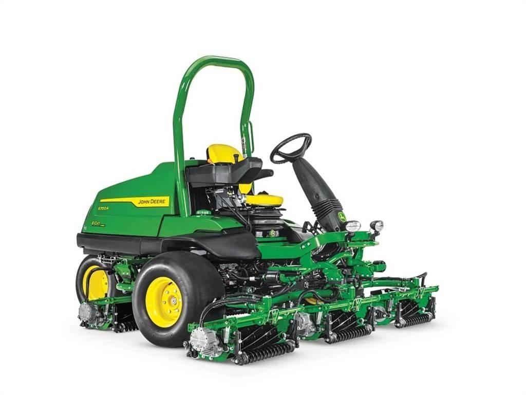 John Deere 6700AE Arkasından yürünen çim biçme makineleri