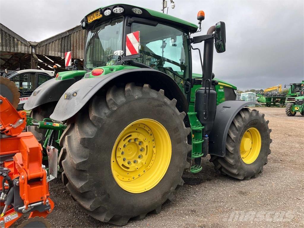 John Deere 6R 215 Traktörler