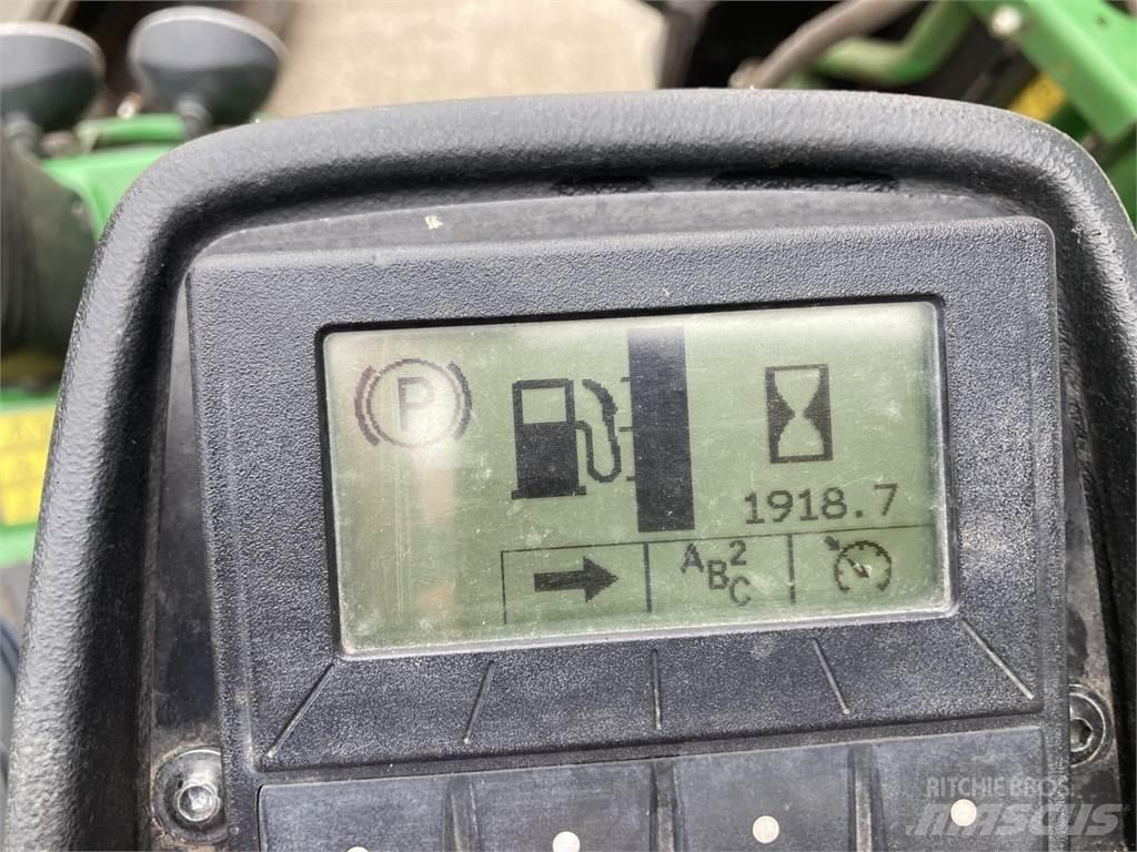 John Deere 7500AE Arkasından yürünen çim biçme makineleri
