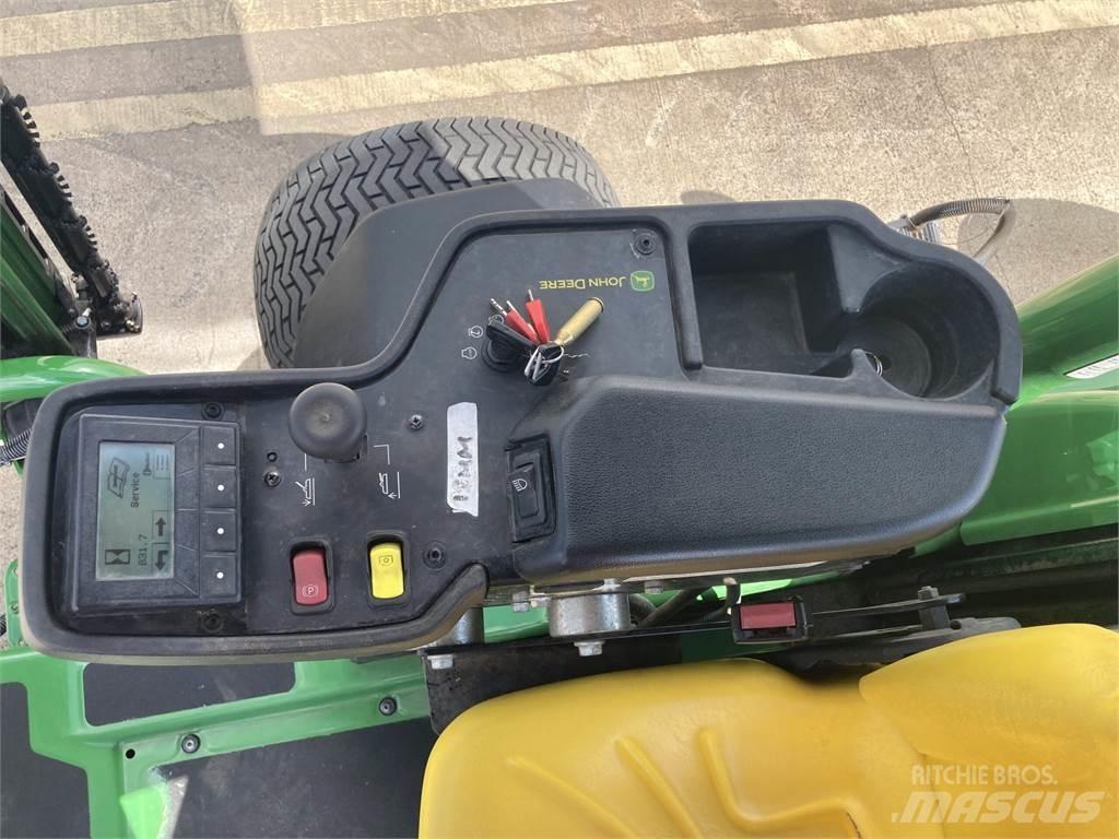 John Deere 7500AE Arkasından yürünen çim biçme makineleri