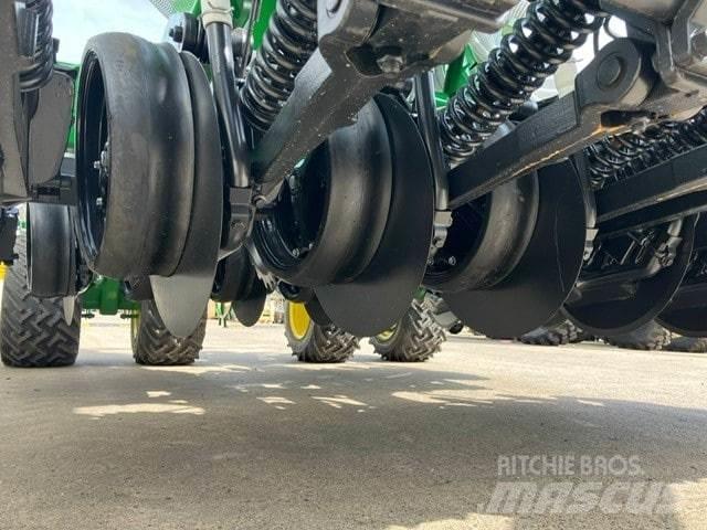 John Deere 750A Mibzerler