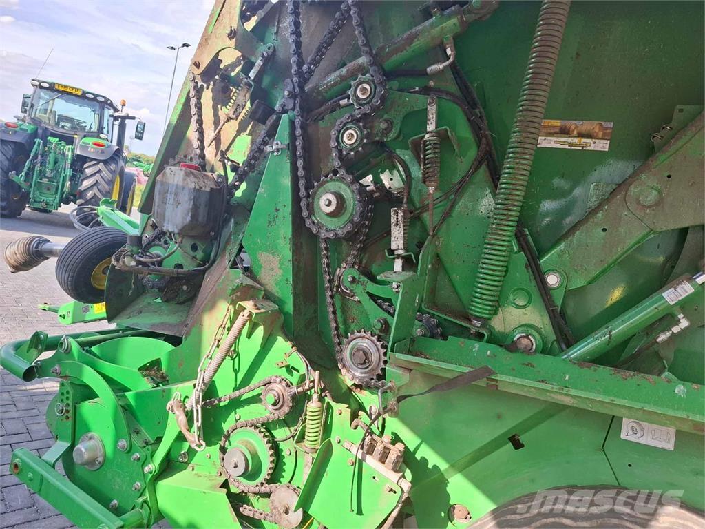 John Deere V451R Küp balya makinalari