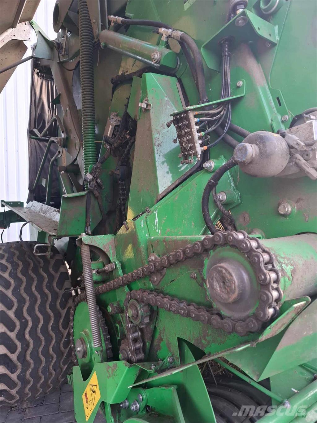 John Deere V451R Küp balya makinalari