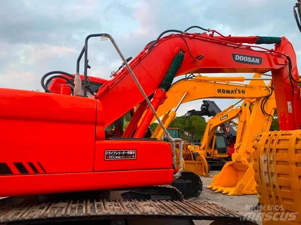 Doosan DX 225 LC Paletli ekskavatörler