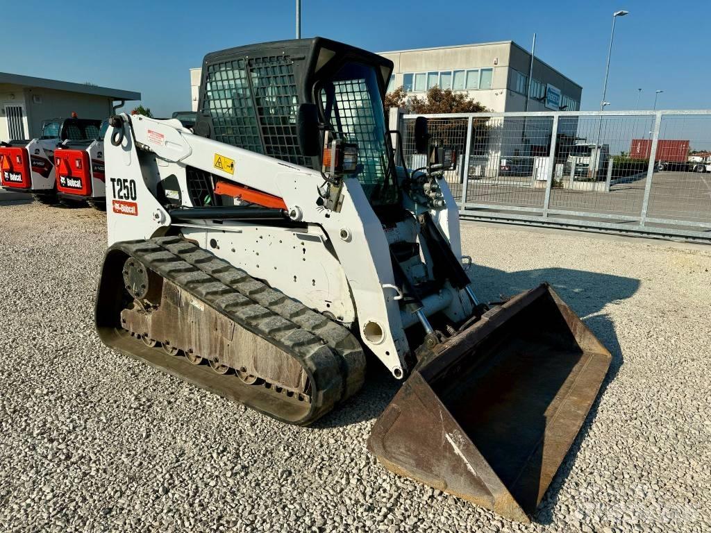 Bobcat T 250 Paletli yükleyiciler