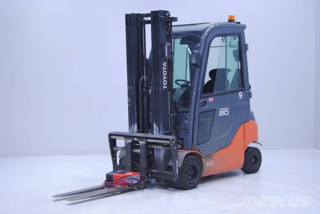 Toyota 8FBMK20T Elektrikli forkliftler