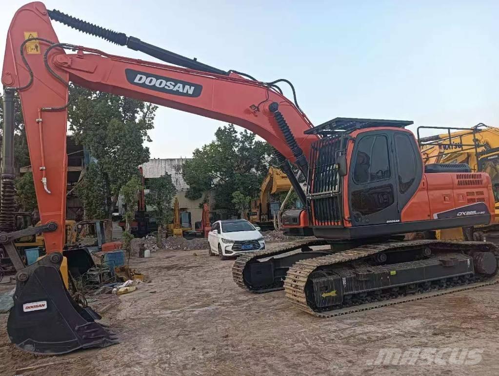 Doosan DX 225 LC Paletli ekskavatörler