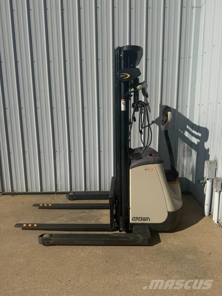 Crown ST3000-25 Elektrikli forkliftler