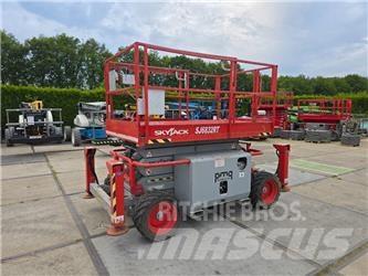 SkyJack SJ 6832 RT Makasli platformlar