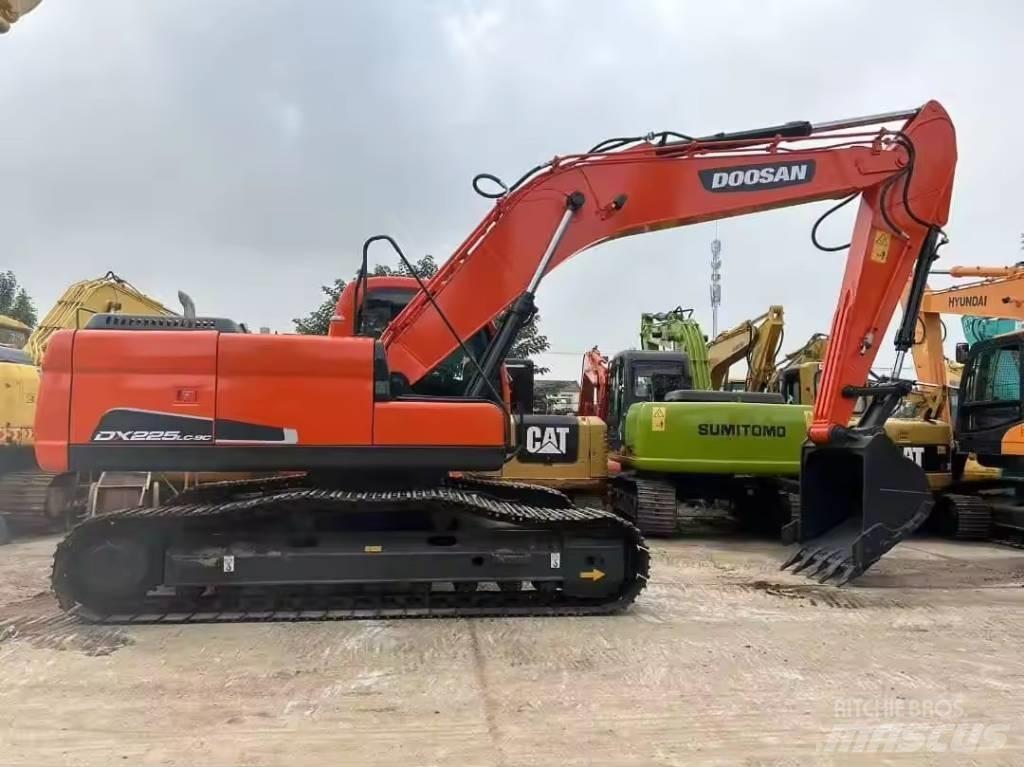 Doosan DX 225 LC-9C Paletli ekskavatörler