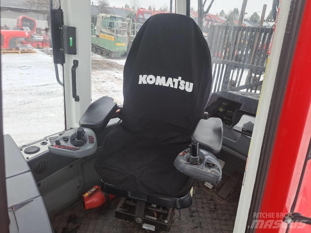 Komatsu 865 Tomruk yükleyici traktörler