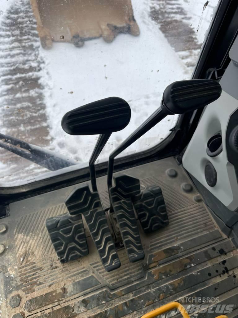CAT 374-07B Paletli ekskavatörler