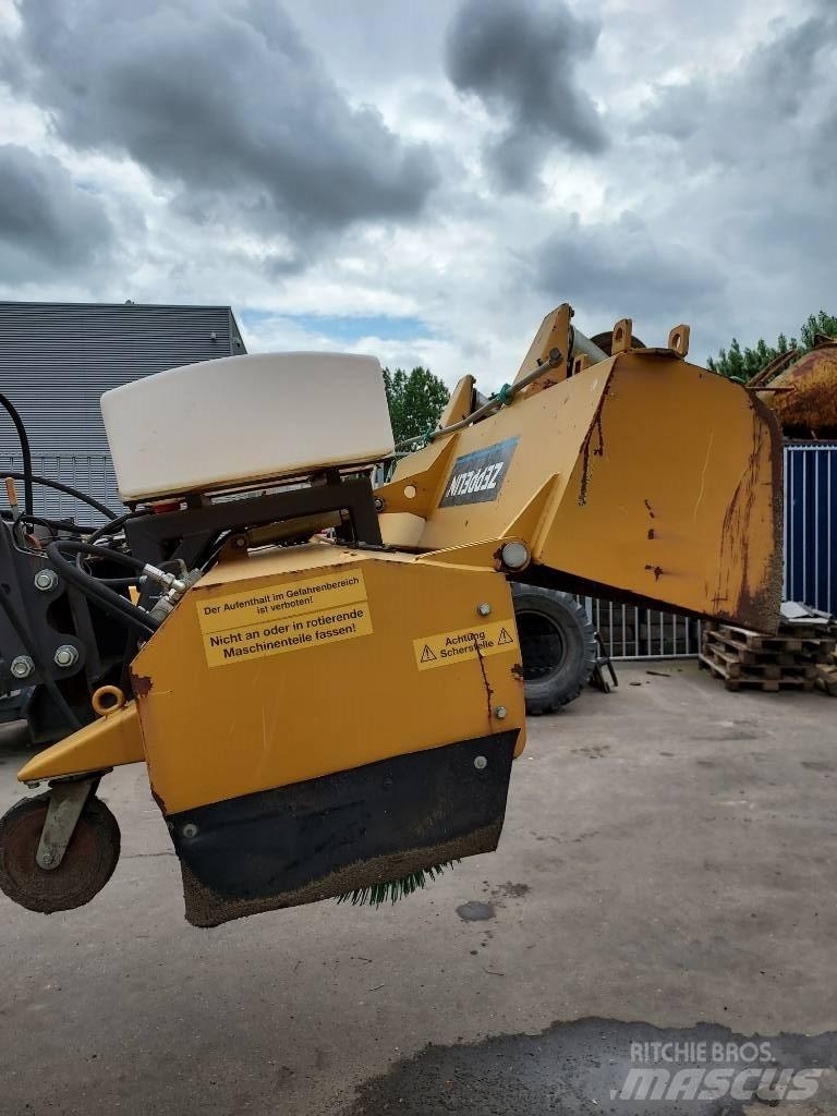 CAT 906/7/8 Cadde süpürücüler