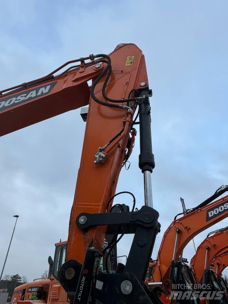 Doosan DX 300 LC-7 Paletli ekskavatörler