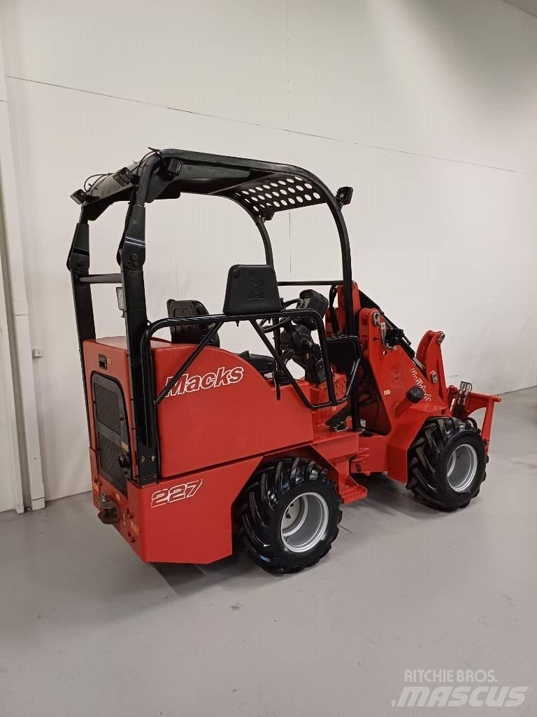 Macks 227 Mini yükleyiciler