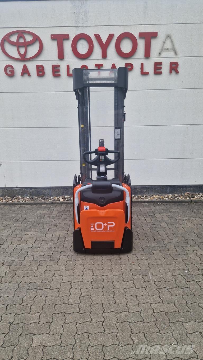 Toyota SPE160 Akülü depo ekipmanları