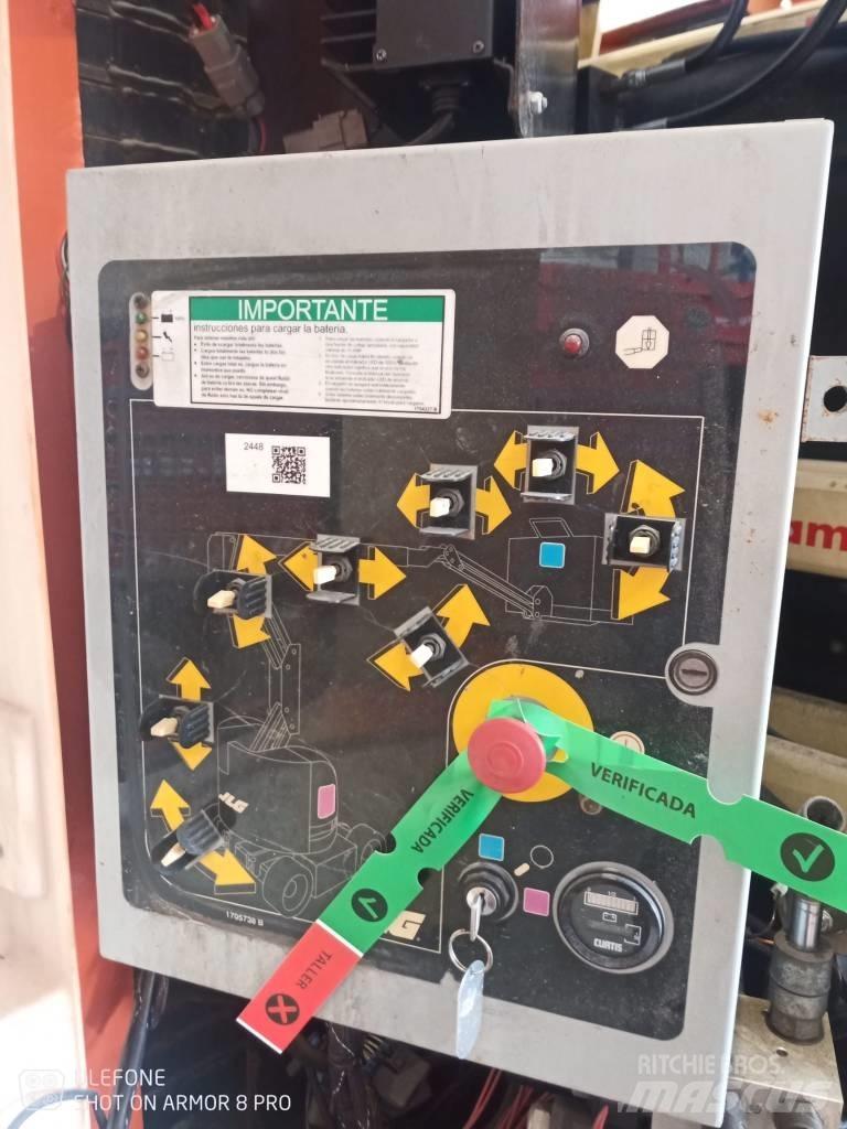 JLG E 300 AJP Körüklü personel platformları