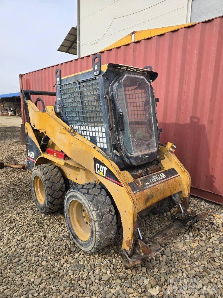 CAT 242 B Skid steer loderler