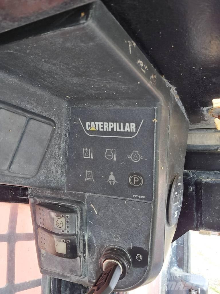 CAT 242 B Skid steer loderler