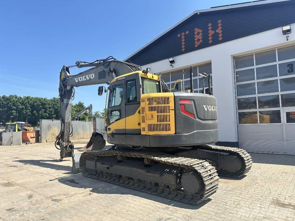 Volvo ECR 235 D Paletli ekskavatörler