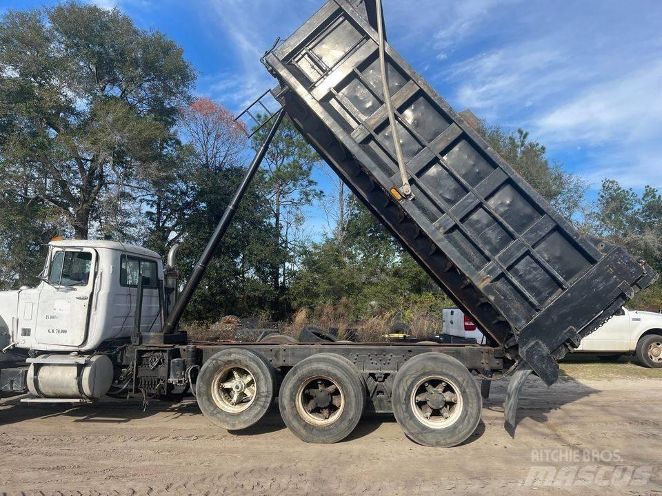 Mack dump Damperli kamyonlar