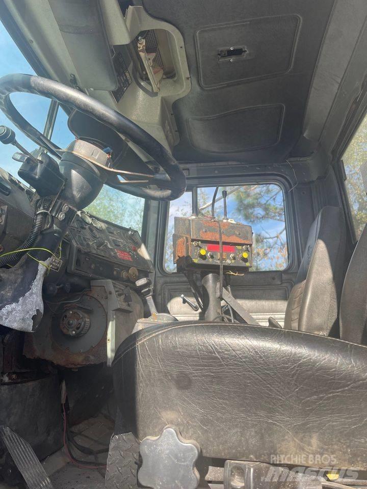 Mack dump Damperli kamyonlar
