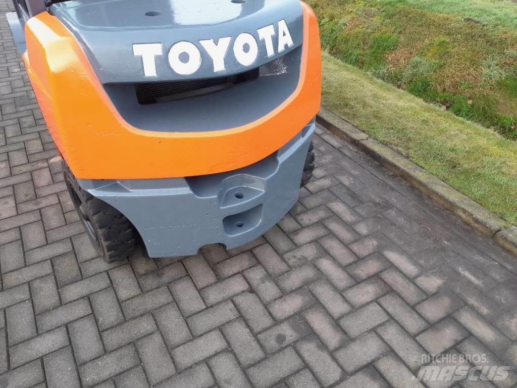 Toyota Tonero 25 Dizel forkliftler