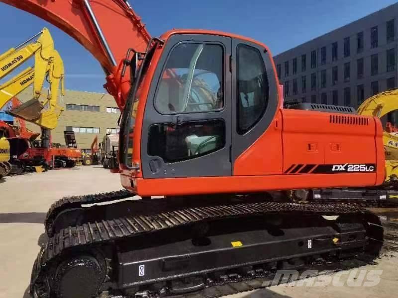 Doosan DX 225 Paletli ekskavatörler