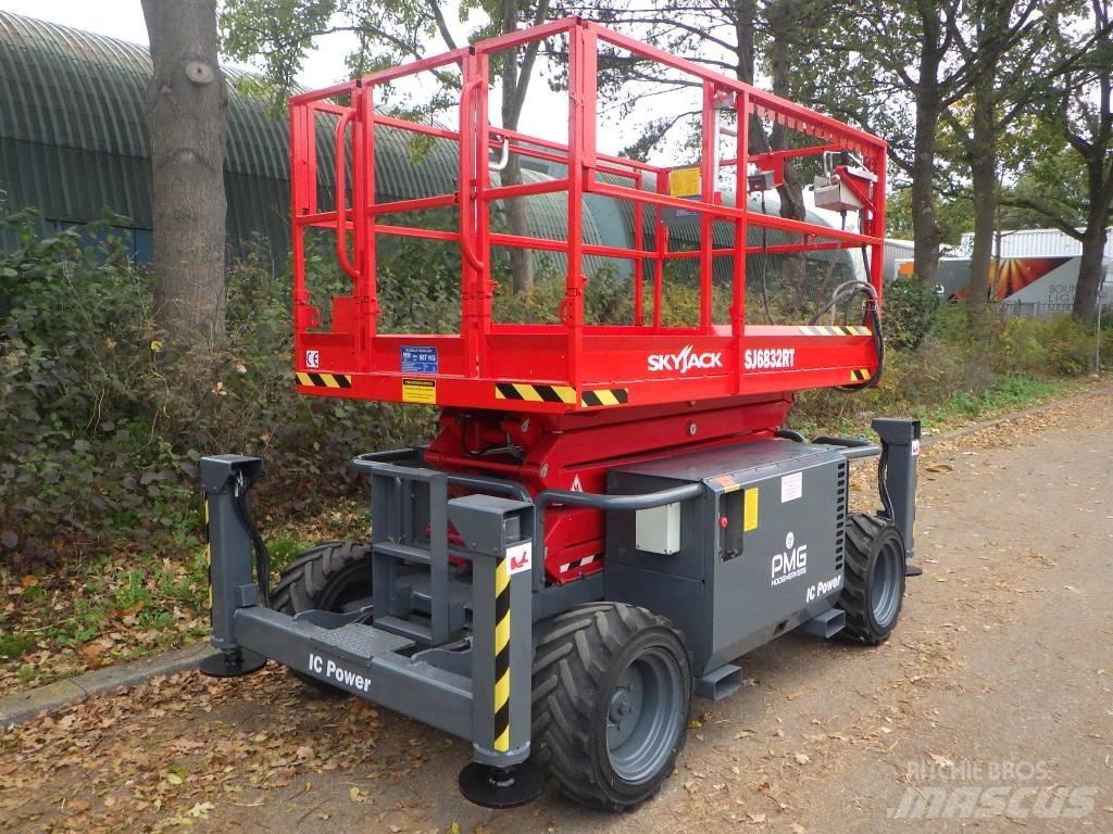 SkyJack SJ6832RT Makasli platformlar