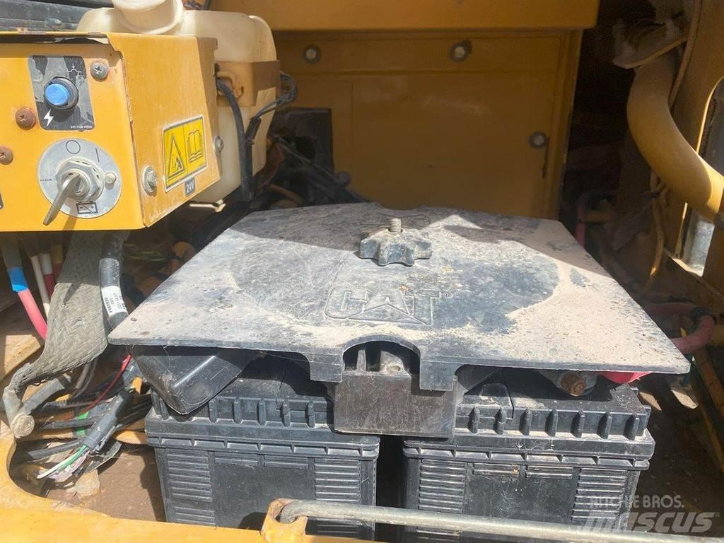 CAT 324 D NVT Paletli ekskavatörler
