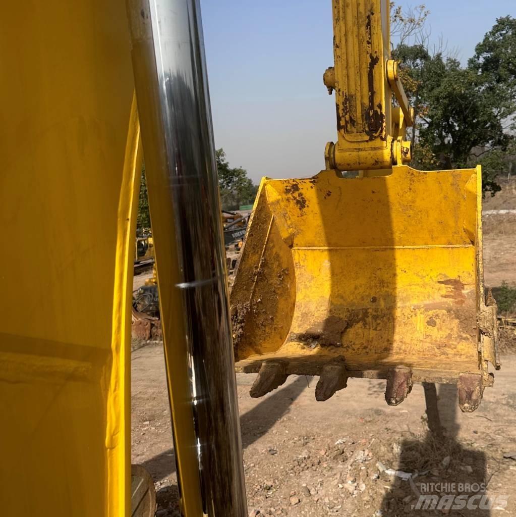 Komatsu 240LC-8 Paletli ekskavatörler