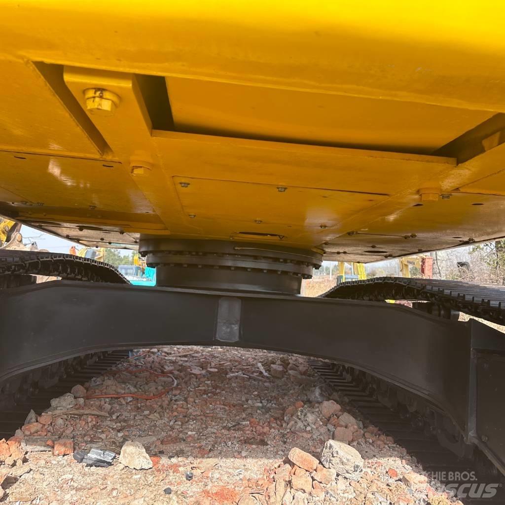 Komatsu 240LC-8 Paletli ekskavatörler