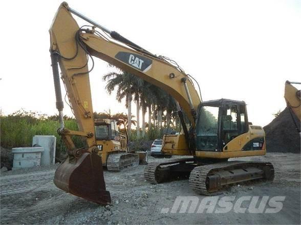 CAT 320D Paletli ekskavatörler