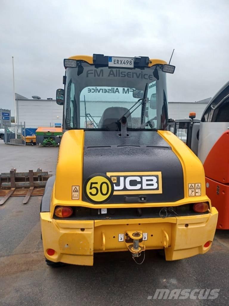 JCB 409 Tarimsal teleskopik yükleyiciler