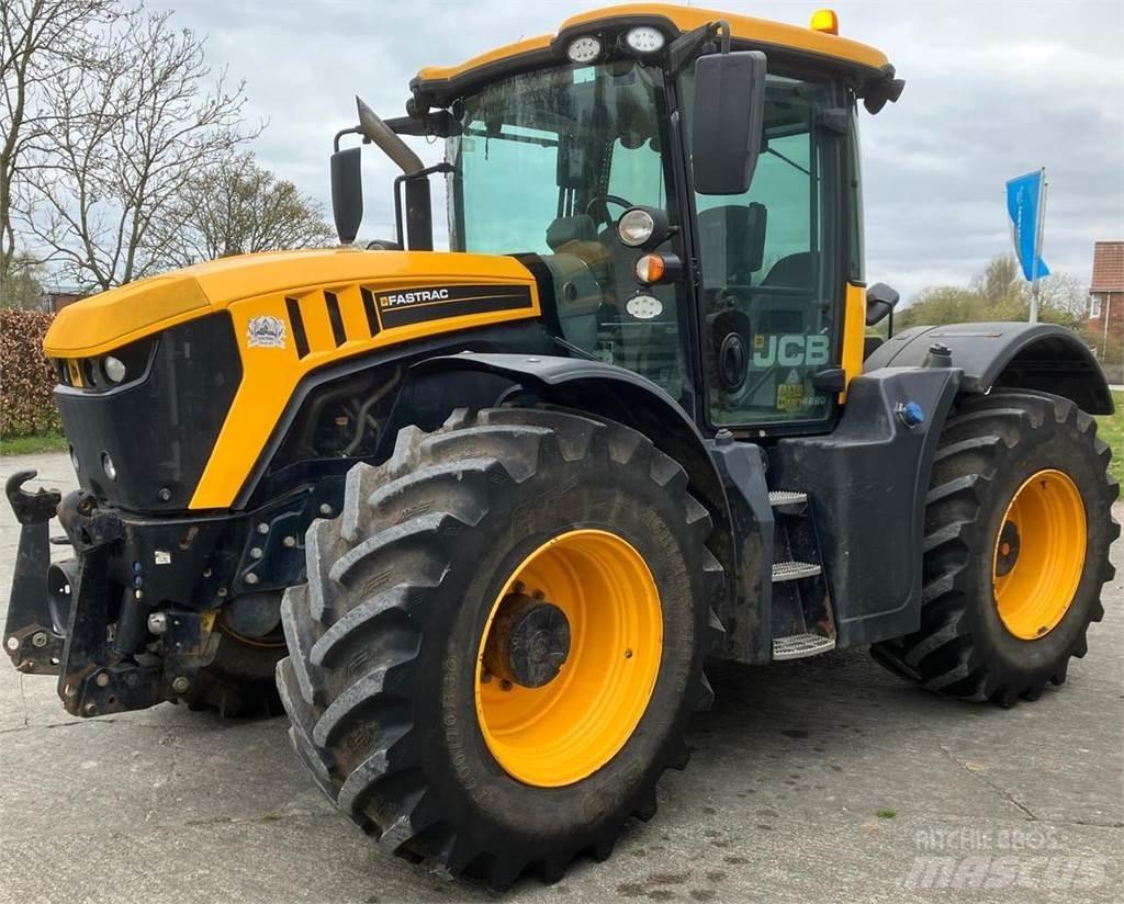 JCB 4220 Fastrac Traktörler