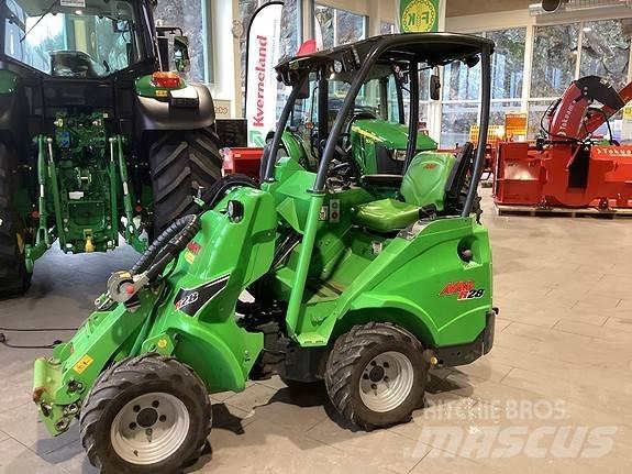 Avant R28 Skid steer loderler