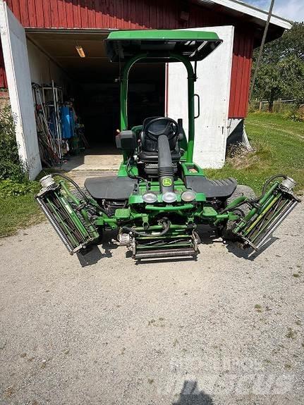 John Deere 7500A Diger yol bakim makinalari