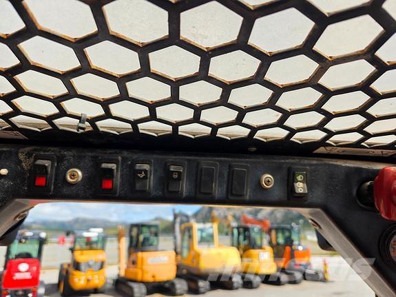 Mustang 2040 Skid steer loderler