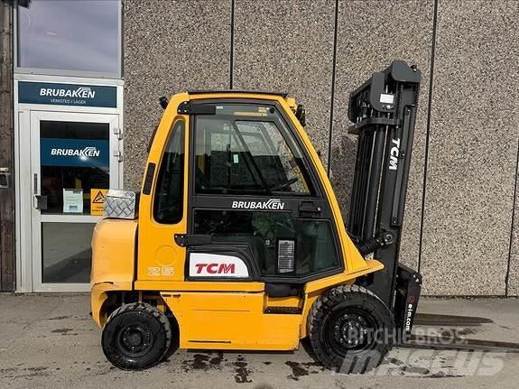 TCM FD25 Dizel forkliftler